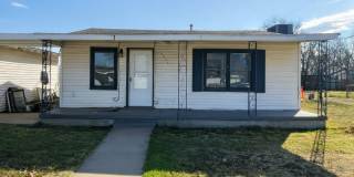 Cozy Modern Living – Bright 2‑Bedroom Home Near Snyder High Gallery 1