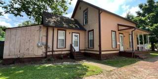 Madison/W.95th neighborhood : 3 bedroom/1 bath single family house available NOW. Gallery 5