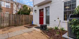 Stunning Silver Spring End Unit TH Gallery 1