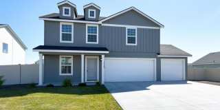 Stunning 4-Bed Home with 3-Car Garage in Cirrus Pointe – Caldwell Gallery 1