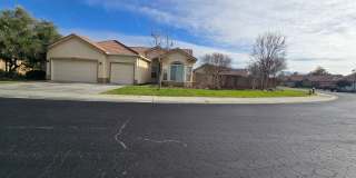 Beautiful 4 Bedroom and 2 Bath Home with Bonus Office Area Gallery 1