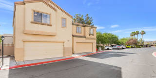Gated Community Living with Vaulted Ceilings, Loft & Private Courtyard! Gallery 6