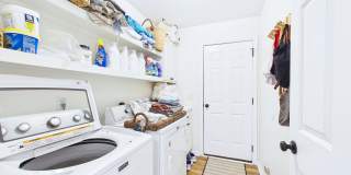 Beautiful 3 bd/ 2.5 house with Renovated Kitchen Gallery 36