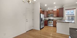 Beautiful 2 bdrm end unit with attach 2 car garage Gallery 10