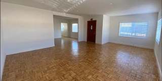 Charming 2-Bedroom 1-Bathroom Apartment-Home in Central Oakland Gallery 1