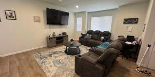 Stylish 3-Bedroom Townhome with Mountain Views & 2-Car Garage Gallery 3