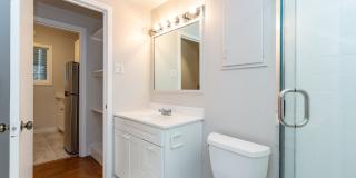 Pacific Heights: 2140 Lyon St. - Remodeled Garden Apartment w/ Shared Patio One Block from the Presidio Gallery 25