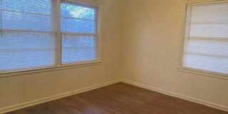 3 Bd 1 Ba Bungalow w/ hardwood Gallery 7