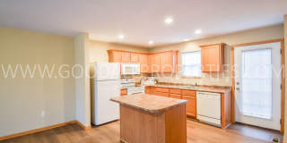 Spring special! 2-Bedroom, 2.5-Bath Townhome in Urbandale with 2-Car Attached Garage Spring special! 2-Bedroom, 2.5-Bath Townhome in Urbandale with 2-Car Attached Garage Gallery 3
