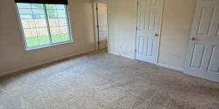 3 bed 2 bath Home with fenced in backyard Gallery 9