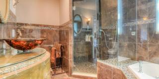 16 Abbott Avenue Gallery 24