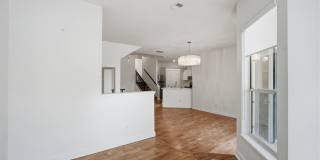 Spacious 1BR/1BA Harbour Island Condo with 2 Car Garage in Gated Island Place Gallery 10