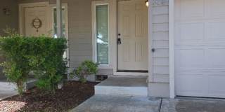 2 Bedroom, 2.5 Bathroom Townhouse in White City Gallery 1