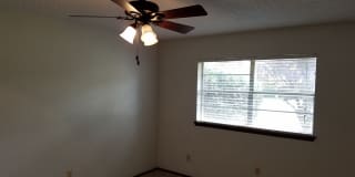 LARGE HOME IN COLONIAL PARK Gallery 11