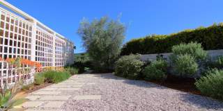 Architect’s Dream with Panoramic Valley Views in Private Calabasas Cul-de-Sac Gallery 7