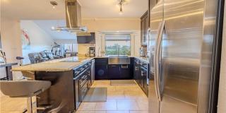 Beautifully renovated courtyard townhome in the heart of Corpus Christi Gallery 23