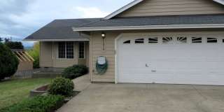 Nice 3 Bedroom Home in Green! Gallery 1