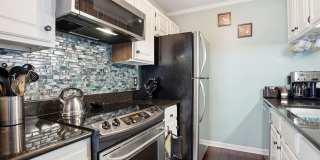 Charming 2BR Condo in Raleigh Gallery 9