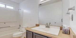 NORTH WEST 3/BD 2/BA 2/CG House Gallery 31
