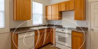 Great 2 Bedroom with Classic Finishes Gallery 10