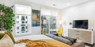 Solis Midtown Gallery 17