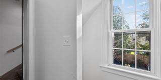 Charming 2BR apartment in Newport Gallery 27