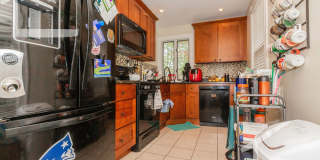 Nicely renovated 4 bed duplex with parking included. Gallery 1