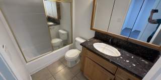 Large Living Area, rear yard has RV Access! Gallery 20