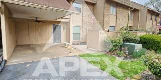 Spacious 3 Bd 2.5 Ba Condo w/Carport in heart of West Knox! Gallery 1