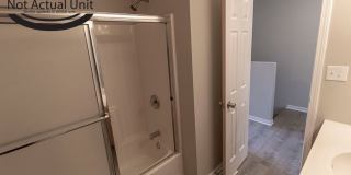 Super cute 3 bedroom duplex Gallery 24