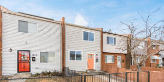 1248 BARNABY Terrace SE Gallery 1