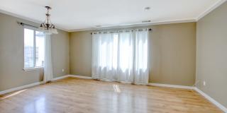 Lovely 2 bed 1.5 bat Condo is quiet Stamford Neighborhood Gallery 6