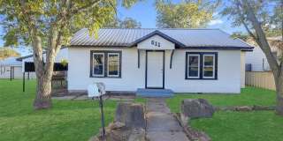 611 W College Street Gallery 1