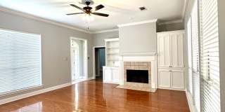 3BD/2BA House Off Perkins between Bluebonnet and Siegen. Gallery 33