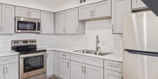 Stylish. Newly Renovated. Cozy, Boutique Community - On Broadway Apartments Gallery 1