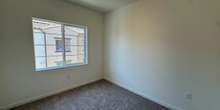 Never-Lived-In, Beautifully Upgraded Three-Story Condo Gallery 18