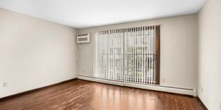 2800 Girard Gallery 28