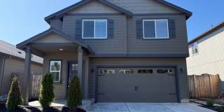 Beautiful 3 Bed/2.5 Bath Home in SE Bend - Azalia Ave Gallery 1