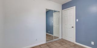 2419 S. Ridgeley Dr Gallery 13