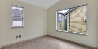 Cheery & Bright Columbia City Townhome Gallery 16