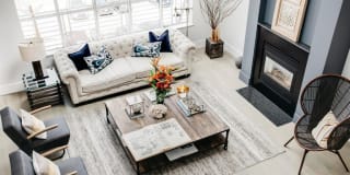 Harriet Hoa Gallery 1