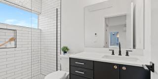 Like new 2 bedroom townhome in Georgetown Gallery 6