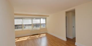 1806-18 RITTENHOUSE Square Gallery 3