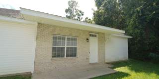 3 Bed / 2 Bath off CCSW! Gallery 1