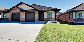2 Bedroom 2 Bathroom 1 Car Garage Duplex with upgrades located off Broadway Extension, a short distance from Edmond and easy access to downtown OKC Gallery 1