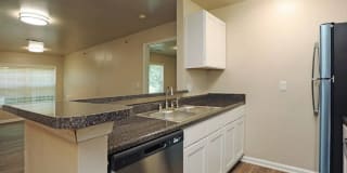 733 West Gallery 28
