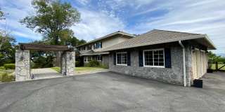 Panoramic Views and Quiet Luxury in Los Gatos Gallery 1