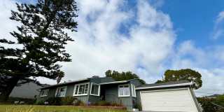 Beautiful 3BR/3BA Point Loma Home with Vaulted Ceilings & Central AC Gallery 1