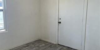 Minutes to U of A Duplex Gallery 6