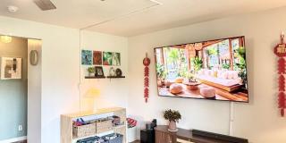 PARTIALLY FURNISHED 3br/2.5ba/2pkg Townhouse w/ENCL yard! Gallery 11